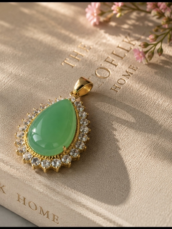 Jewelry - 18k Gold Palted Teardrop Green Chalcedony Pendant Necklace